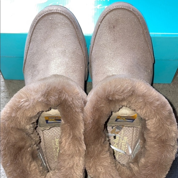 Skechers Tan and Gold Ankle Boots with Plush Lining - Picture 10 of 12